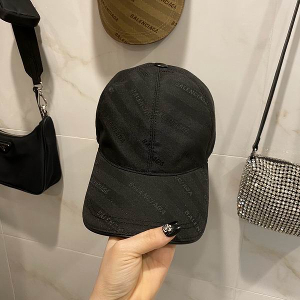 Ba*len*cia*ga hat